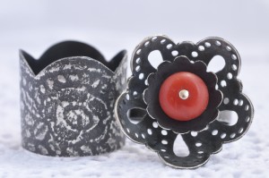 Kantwerk – ringen – zilver, antieke bloedkoraal